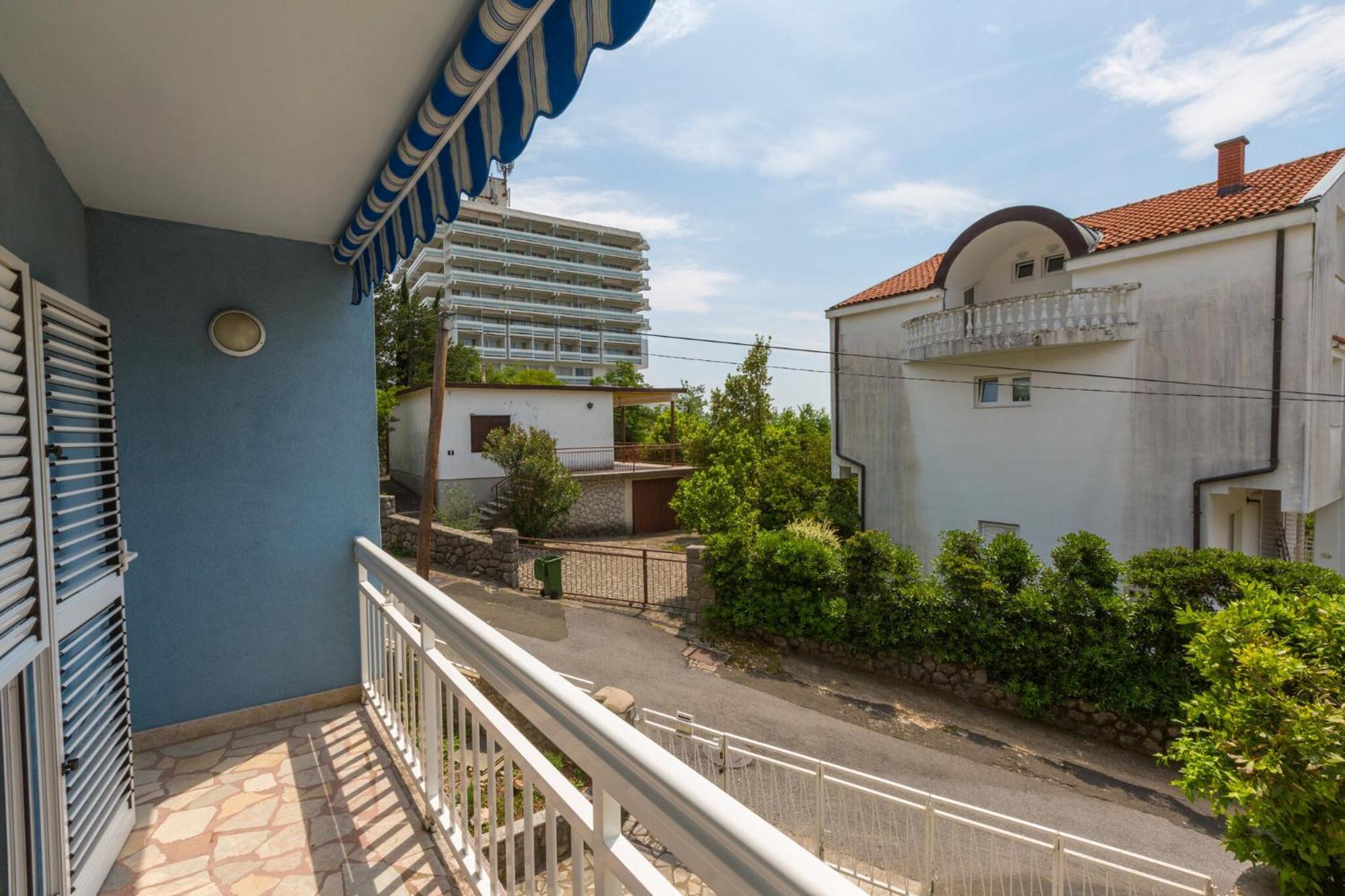 Podvezanec Dramalj Exterior foto
