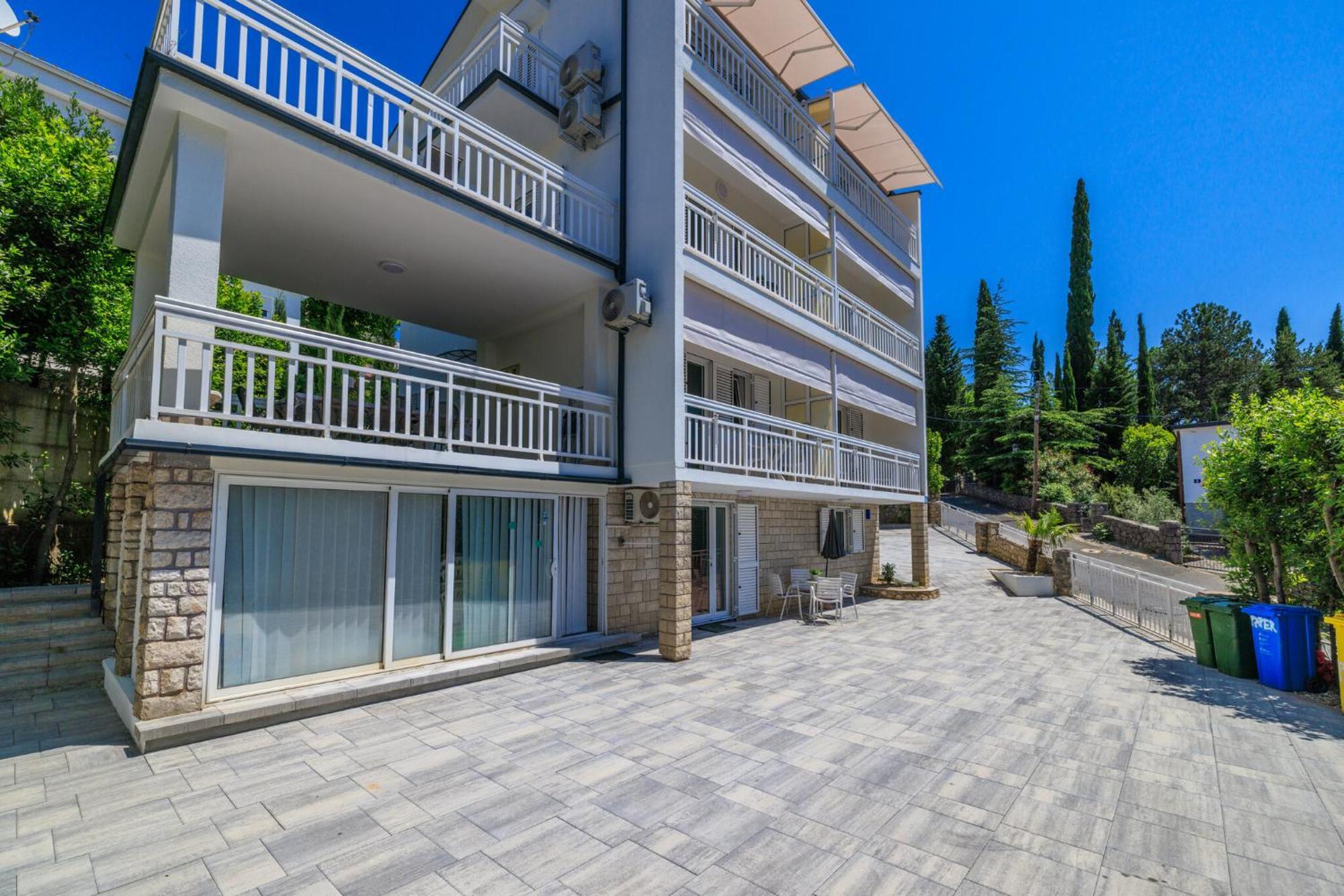 Podvezanec Dramalj Exterior foto