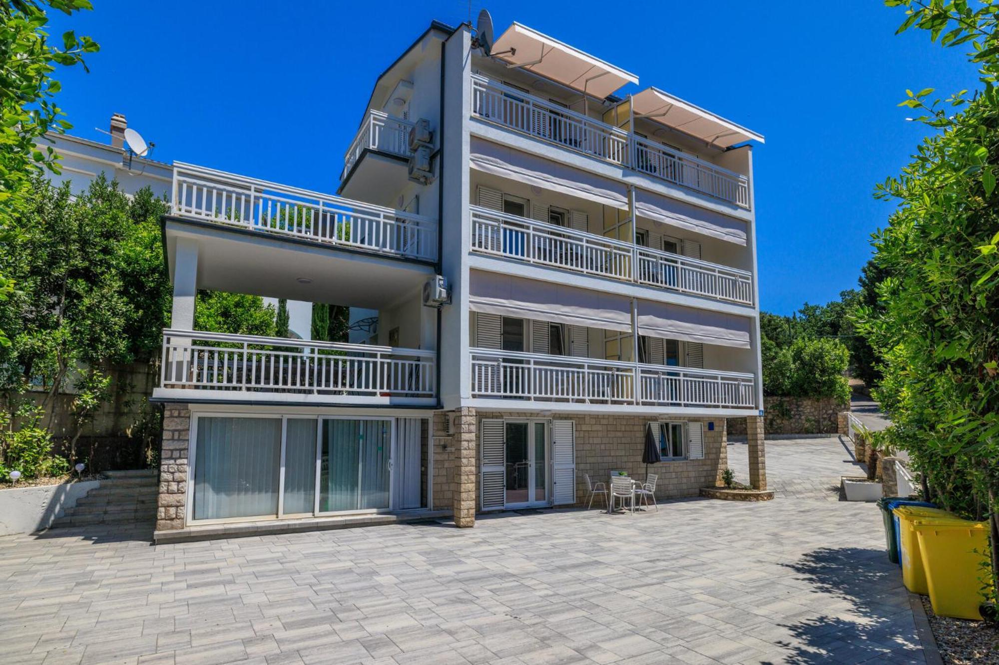 Podvezanec Dramalj Exterior foto